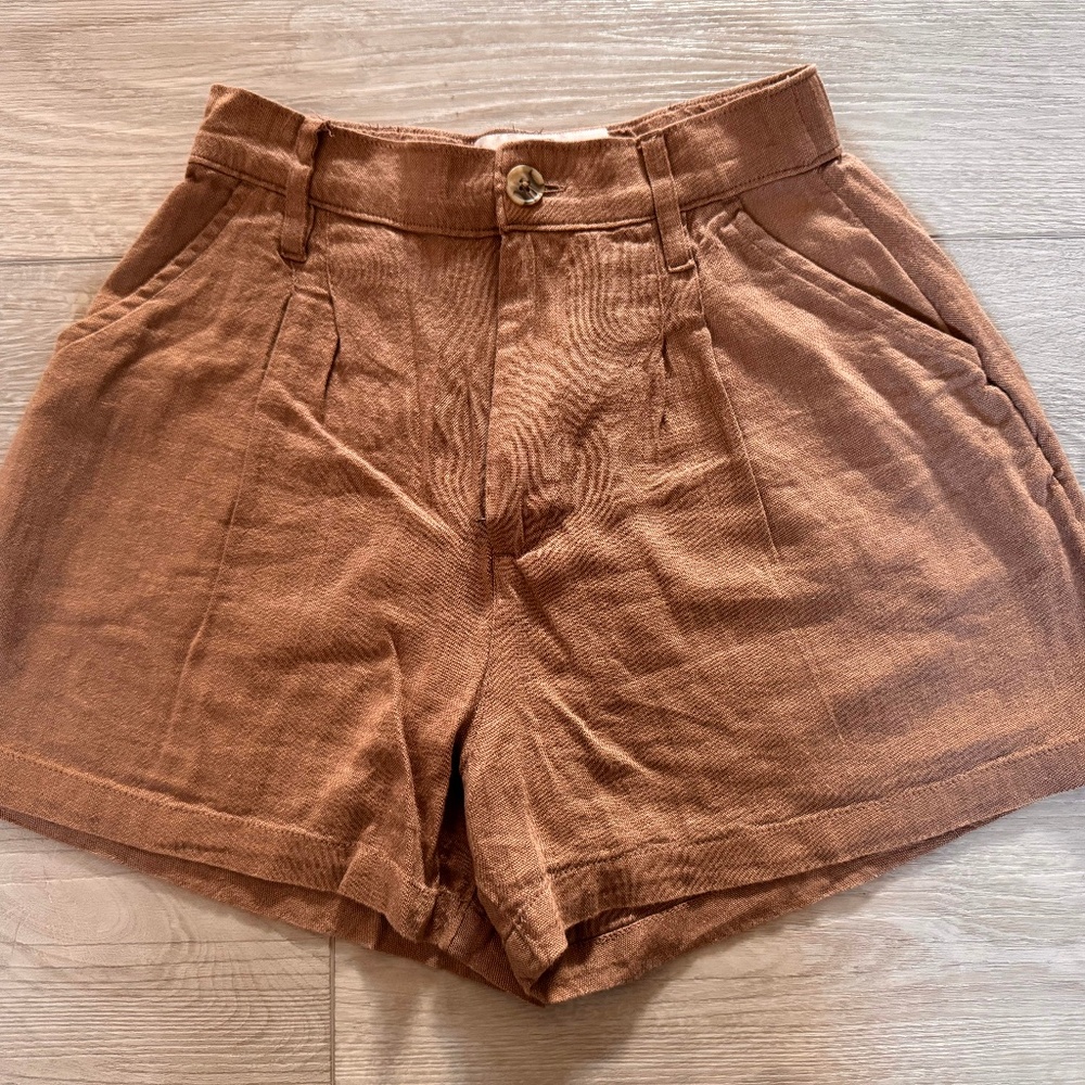 Hollister Women's Ultra High-Rise Tailored Pleated Linen Brown Shorts Size XXS